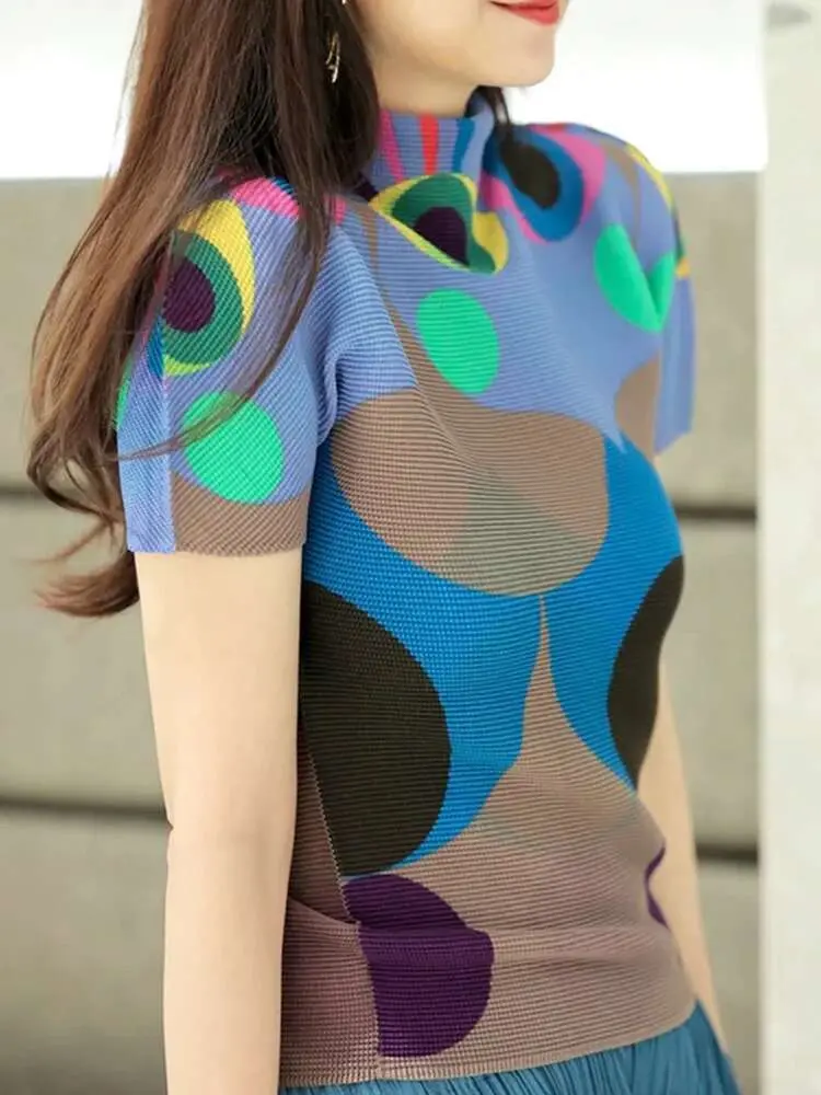 LANMREM Printing Pleated T-shirt For Women Turtleneck Short Sleeves Slim Lightweight Shirts Female Chic Top 2024 New 2DB1116