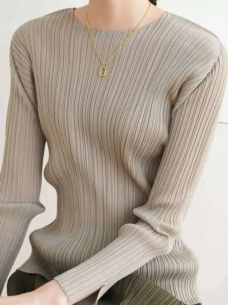 LANMREM Designer Elegant Pleated T-shirt For Women Round Neck Solid Slim Tops Casual Female Clothing 2025 Spring New 2YA787
