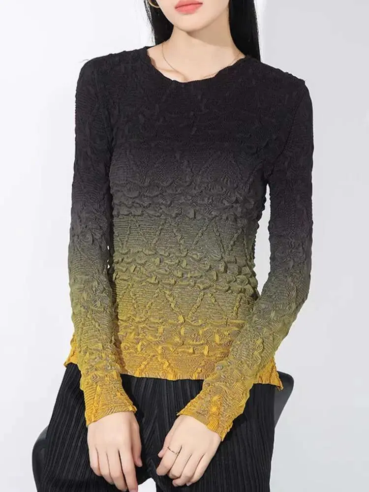 LANMREM Gradient Pleated T-shirt For Women Round Neck Long Sleeves Slim Thin Style Female Chic Top 2025 Spring New 2DB2141