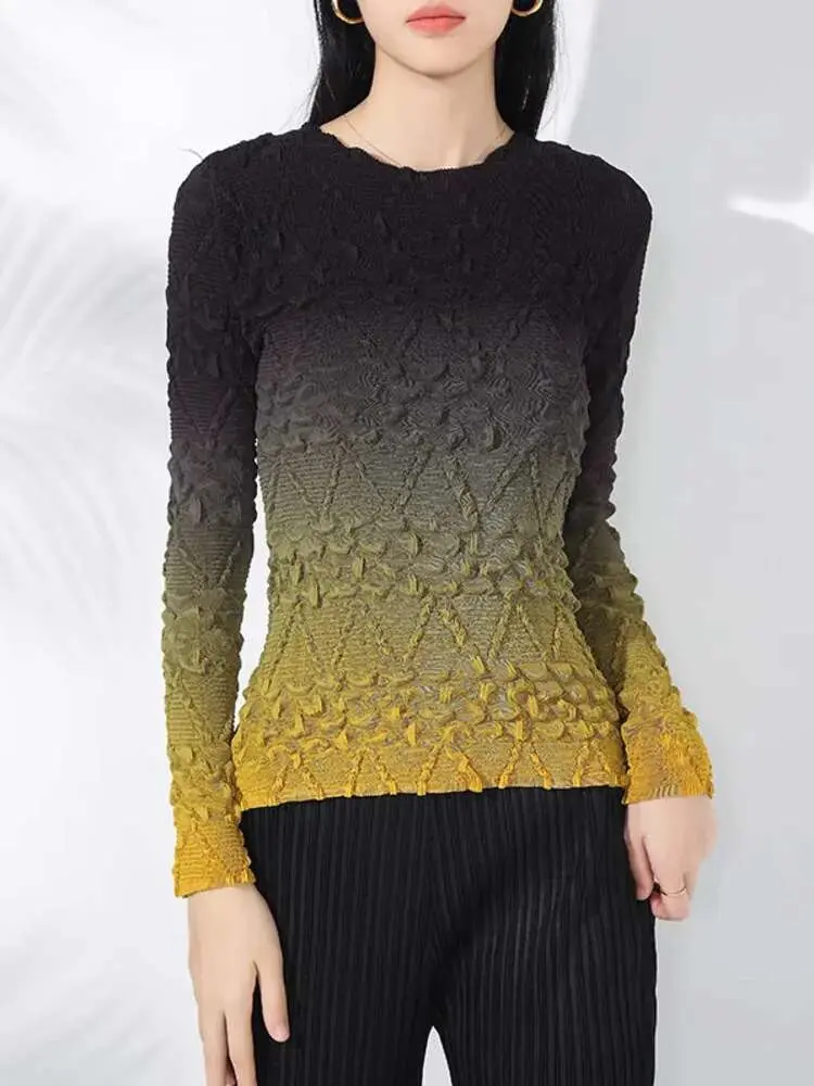LANMREM Gradient Pleated T-shirt For Women Round Neck Long Sleeves Slim Thin Style Female Chic Top 2025 Spring New 2DB2141