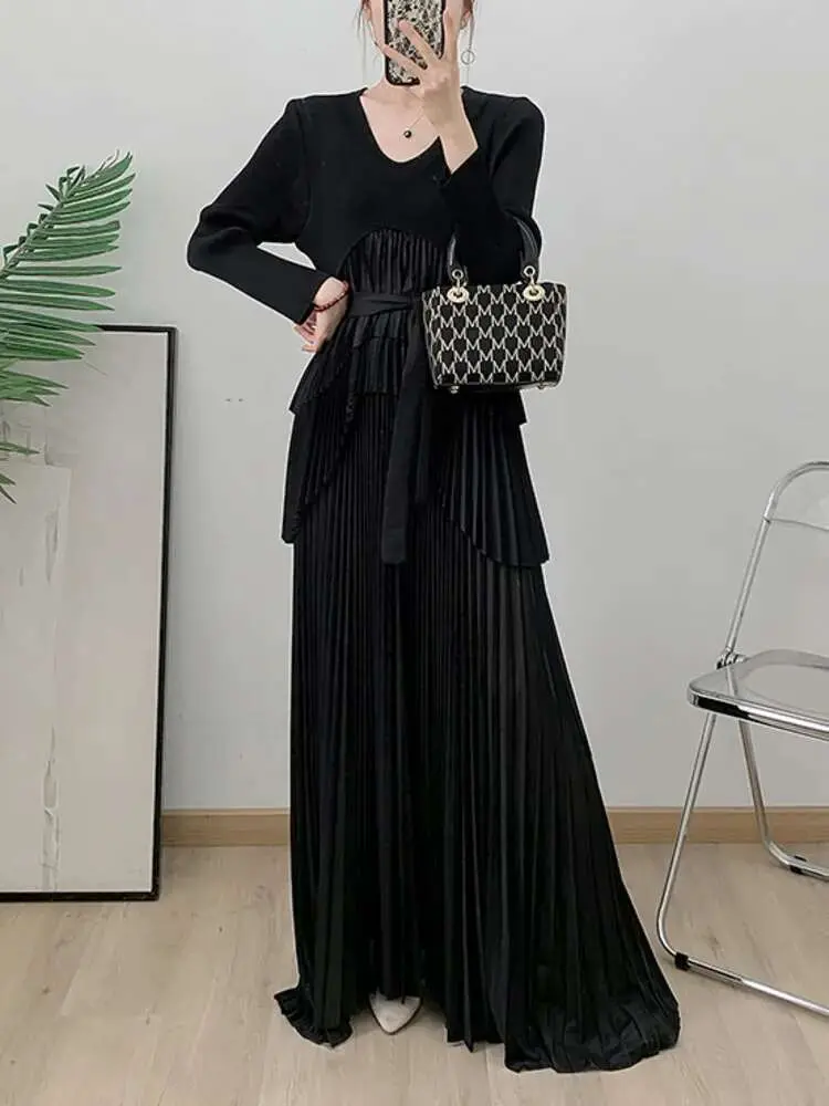 LANMREM Maxi Pleated Dress For Women Long Sleeved V Neck Solid Color Stitching Belt Gathered Waist Dresses 2025 New 2DA9900
