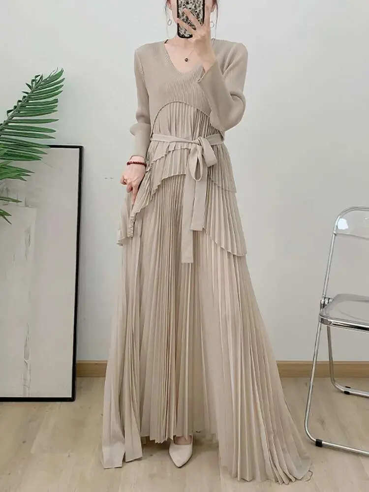LANMREM Maxi Pleated Dress For Women Long Sleeved V Neck Solid Color Stitching Belt Gathered Waist Dresses 2025 New 2DA9900