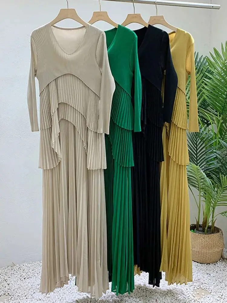 LANMREM Maxi Pleated Dress For Women Long Sleeved V Neck Solid Color Stitching Belt Gathered Waist Dresses 2025 New 2DA9900