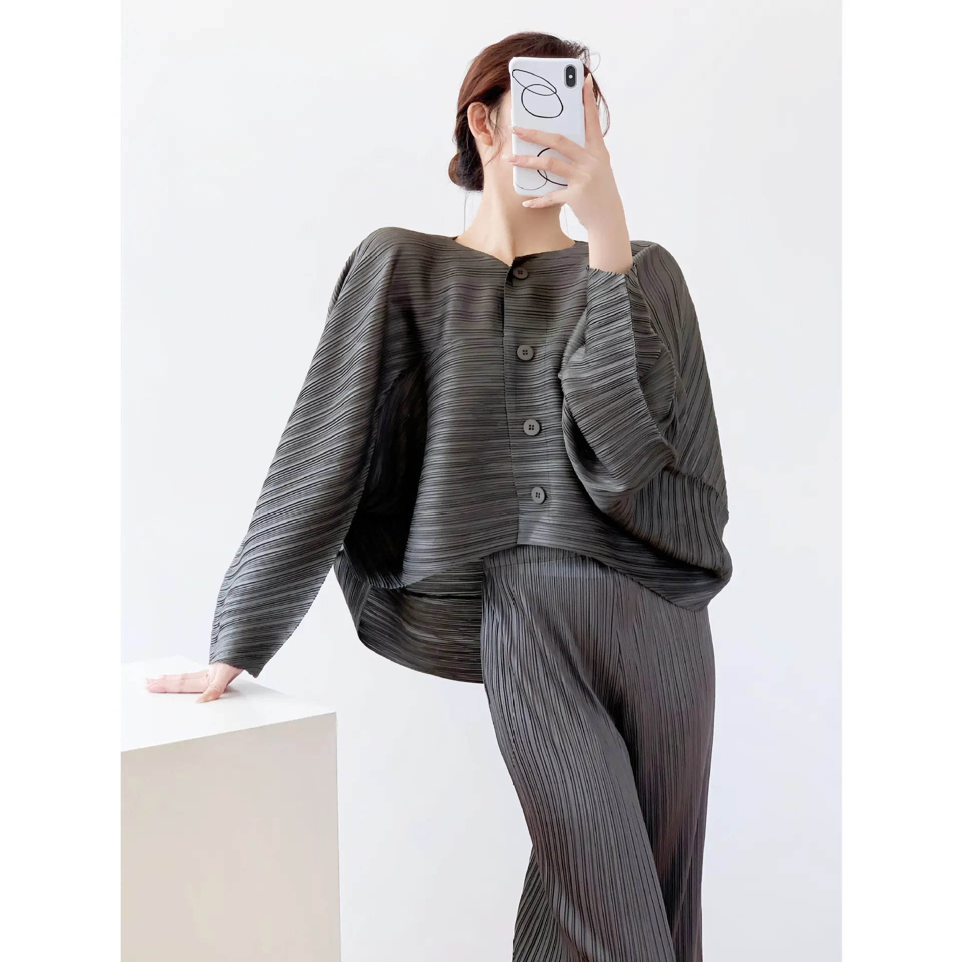 LANMREM Dark Green Pleated Loose Solid Color Top Loose High-end Single Breasted Round Collar Bawting Long Sleeve Shirts 2DB4128