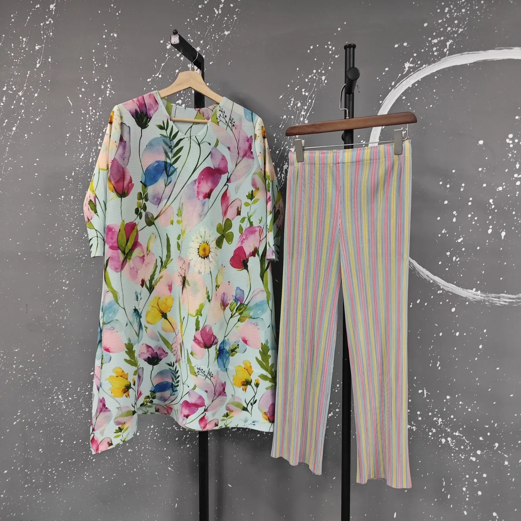 LANMREM Print Pleasted Two Pieces Set Women's 2025 New V Neck Print Loose Tops And Elastic Waist Ankle Pants Pants Sets 2DB2472