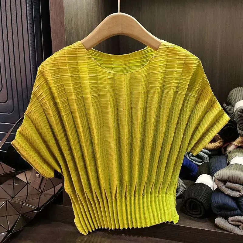 LANMREM Summer Chic Pleated Casual T-shirt For Women Vertical Pit Stripe Solid Color Loose Ound Neck Casual Top 2025 New 2DB3213