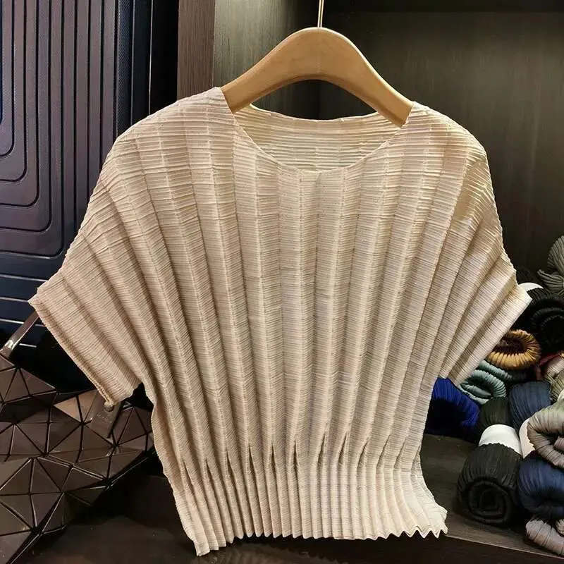LANMREM Summer Chic Pleated Casual T-shirt For Women Vertical Pit Stripe Solid Color Loose Ound Neck Casual Top 2025 New 2DB3213