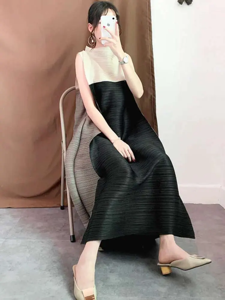 LANMREM 2025 New Stand Collar Pleated Dresses For Women Streetwear Fashion Vintage Sleeveless Contrast Colors Dress WH355