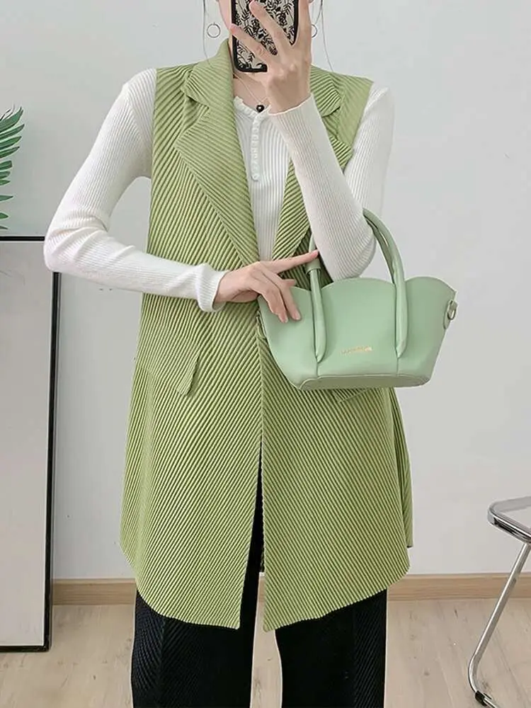 LANMREM Minimalism Pleated Vest Women's Lapel Single Button Solid Color Mid Length Coats 2025 Spring New Clothing 2Z3026
