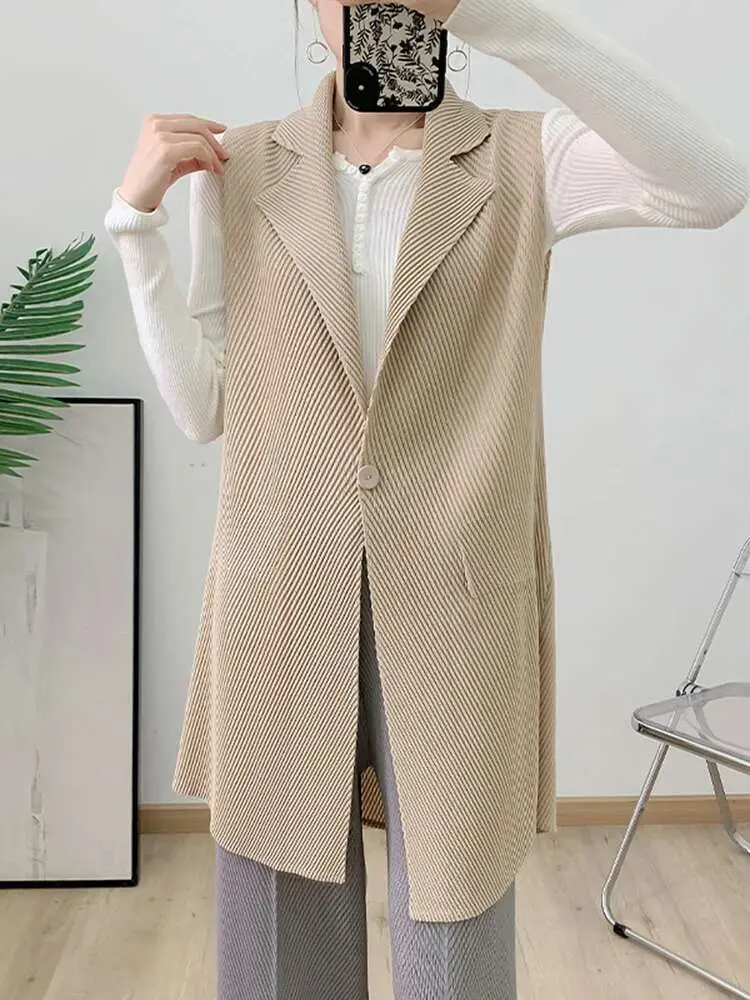 LANMREM Minimalism Pleated Vest Women's Lapel Single Button Solid Color Mid Length Coats 2025 Spring New Clothing 2Z3026