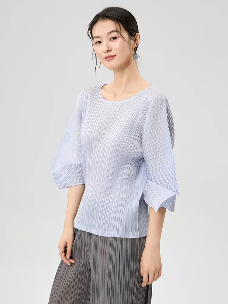 LANMREM Light Blue Simple Round Neck Three Quarter Sleeve Pleated T-shirt Loose Versatile Casual Women's Tops 2025 Summer New