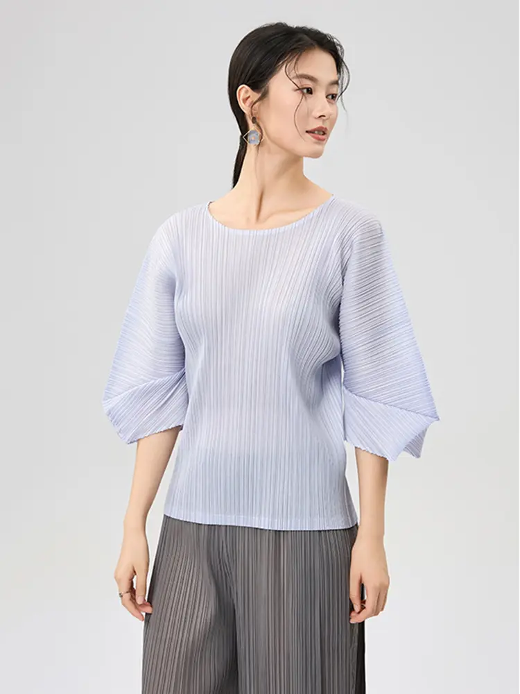 LANMREM Light Blue Simple Round Neck Three Quarter Sleeve Pleated T-shirt Loose Versatile Casual Women's Tops 2025 Summer New
