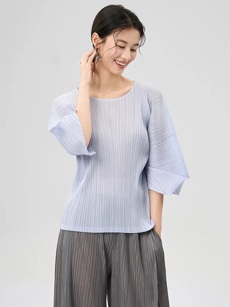LANMREM Light Blue Simple Round Neck Three Quarter Sleeve Pleated T-shirt Loose Versatile Casual Women's Tops 2025 Summer New
