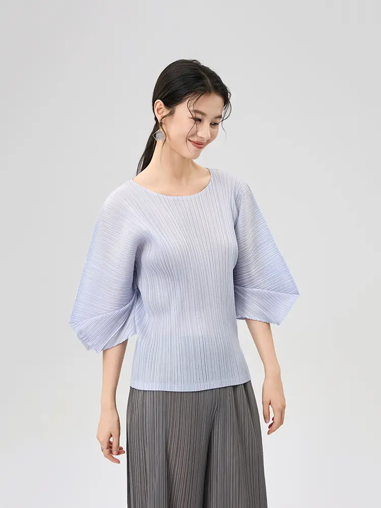 LANMREM Light Blue Simple Round Neck Three Quarter Sleeve Pleated T-shirt Loose Versatile Casual Women's Tops 2025 Summer New