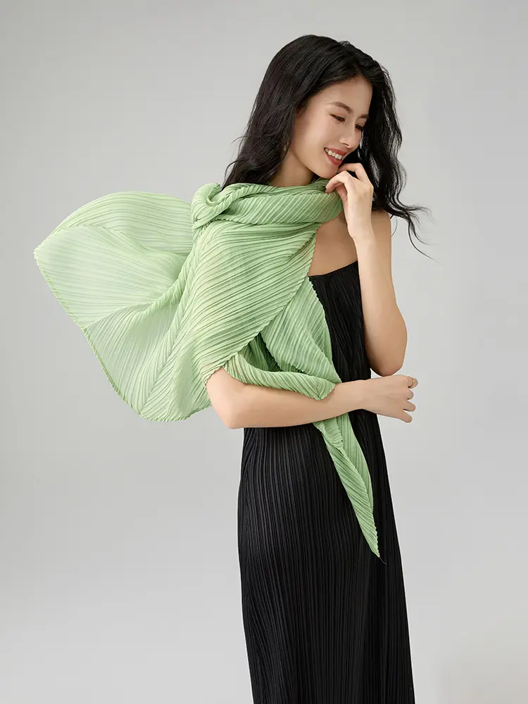 LANMREM 2025 Summer New High End Simple Pleated Scarf Comfortable And Gentle Shawl Sunscreen And Sunshade Accessories 2DB2854