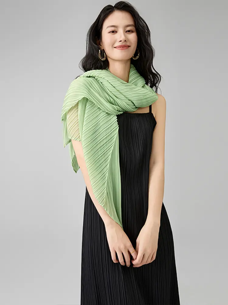 LANMREM 2025 Summer New High End Simple Pleated Scarf Comfortable And Gentle Shawl Sunscreen And Sunshade Accessories 2DB2854