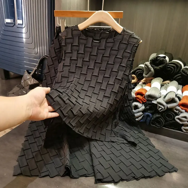 LANMREM Black O-neck Sleeveless Summer Women's Two Pieces Set 2025 New Three-dimensional Pleated Top + Loose Elastic Waist Skirt