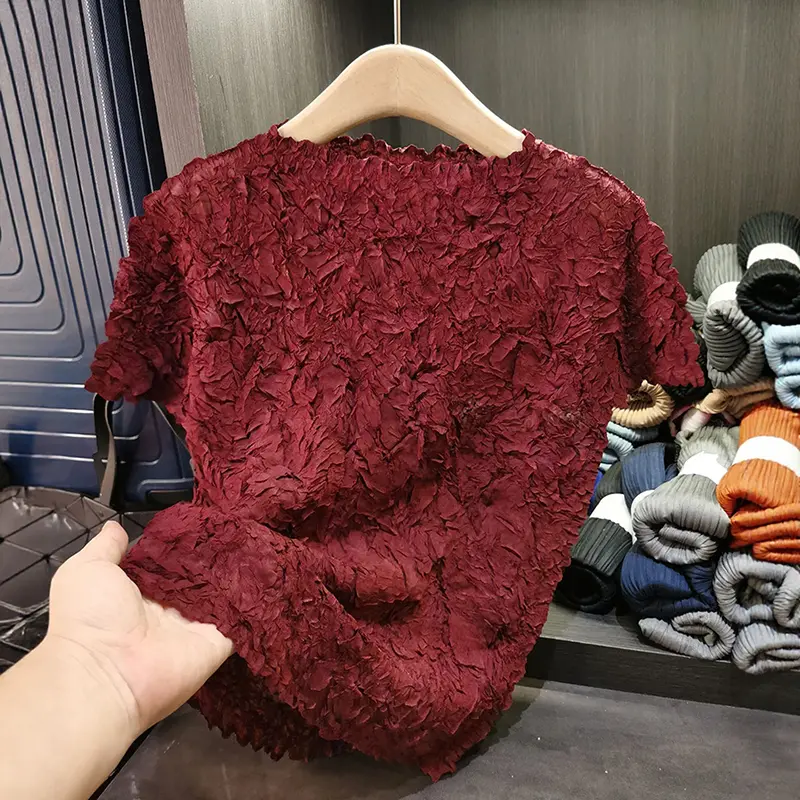 LANMREM High-End Design Embossed Pleated Women's T-shirt Summer 2025 New Casual Versatile Short Sleeve Ealstic Slim Top 2DB3566