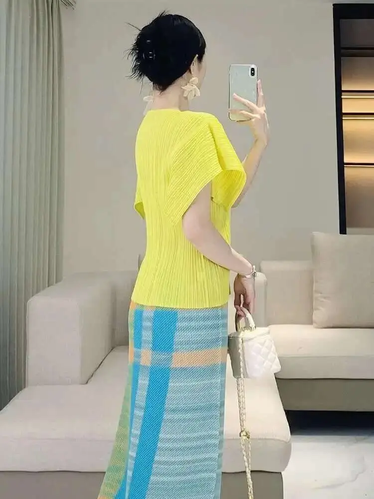 LANMREM 2025 Summer Pleated Top Women's Casual Solid Color Simple Fashion Round Neck Short Sleeve Split Fold T-shirt 2DB2634
