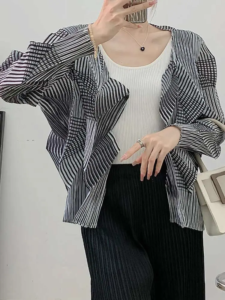 LANMREM Handmade Pleated Gray Shirt For Women Round Neck Long Sleeves Fold 2025 Spring Cardigan Stylish Top Female 2DB1987