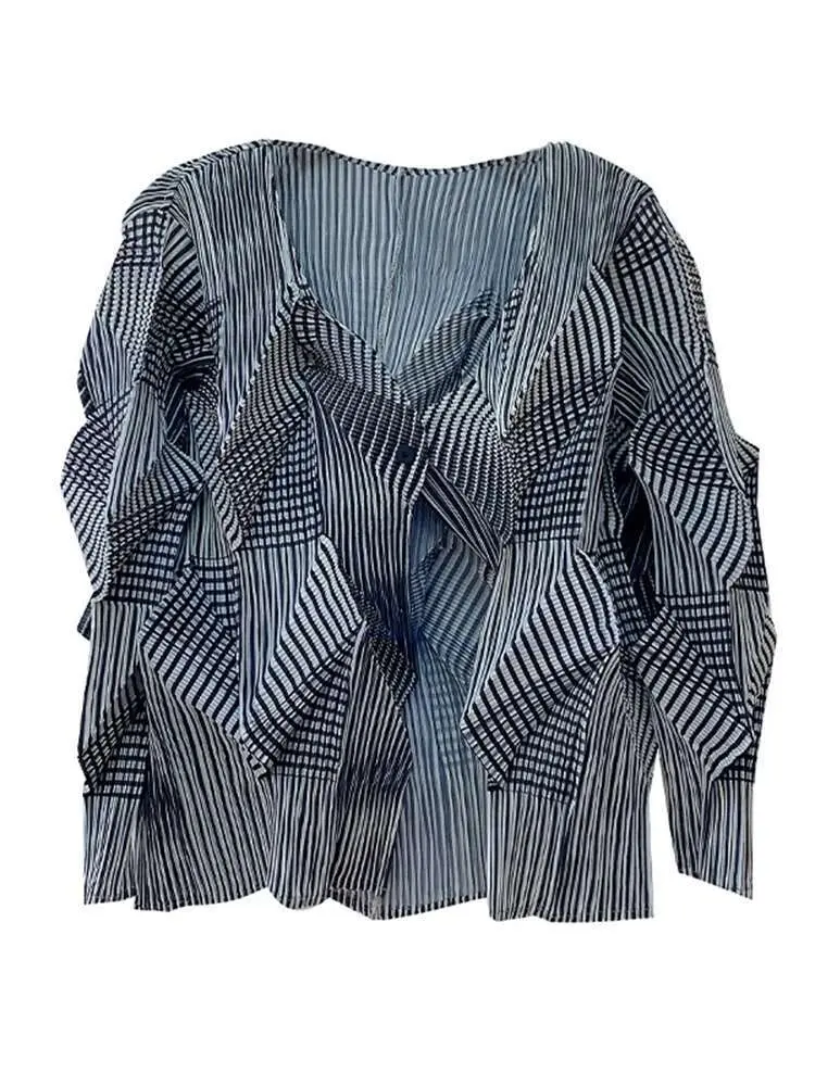 LANMREM Handmade Pleated Gray Shirt For Women Round Neck Long Sleeves Fold 2025 Spring Cardigan Stylish Top Female 2DB1987