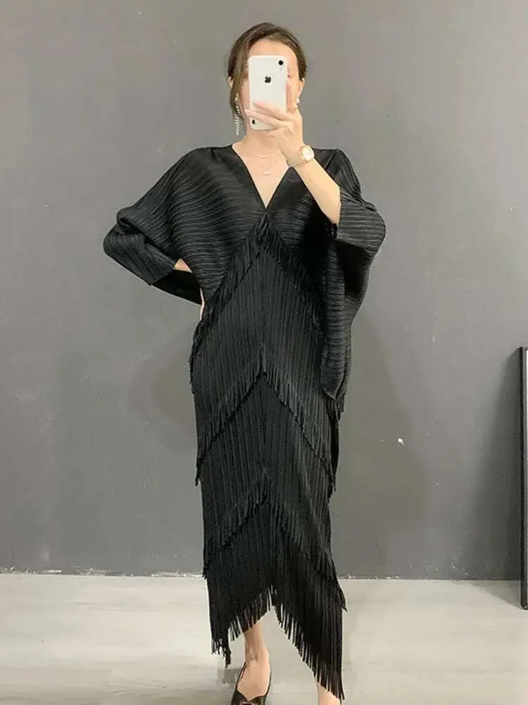 LANMREM Pleated Tassel Dress Women's Summer New Solid Color V-Neck Bat Sleeve Party Loose Dresses Ladies Clothing 2DA7120