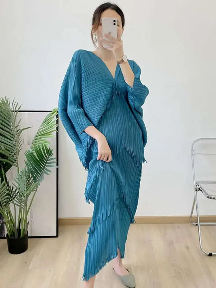 LANMREM Pleated Tassel Dress Women's Summer New Solid Color V-Neck Bat Sleeve Party Loose Dresses Ladies Clothing 2DA7120