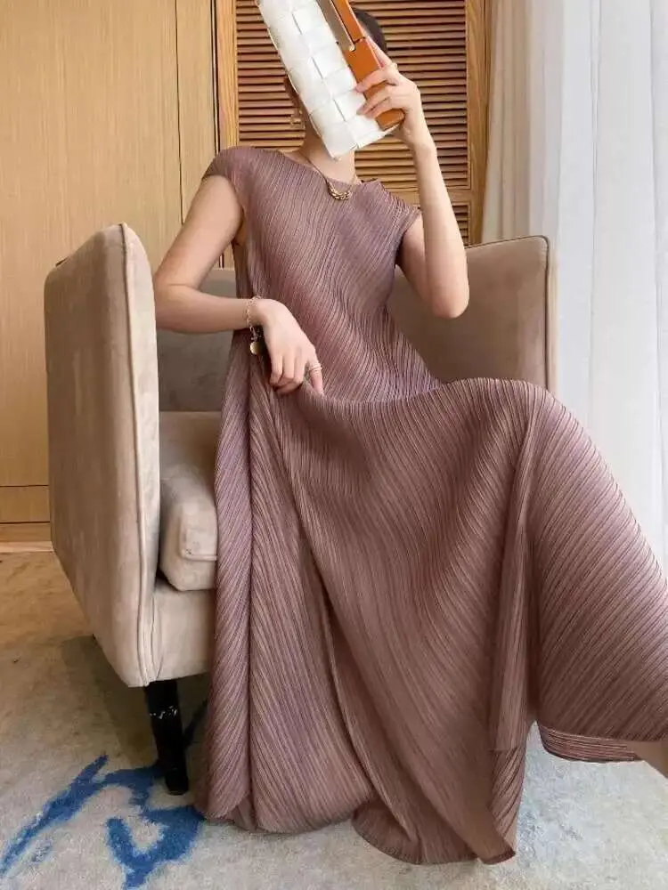 LANMREM Irregular Pleated Dress Women Fashion Tide 2025 Summer New Solid Color Round Neck Short Sleeve Elegant Long Dress 2DE677