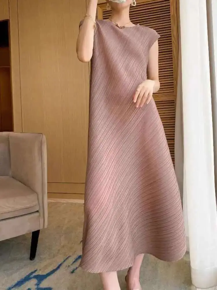 LANMREM Irregular Pleated Dress Women Fashion Tide 2025 Summer New Solid Color Round Neck Short Sleeve Elegant Long Dress 2DE677