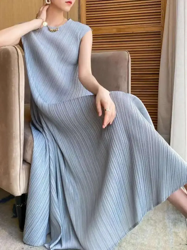 LANMREM Irregular Pleated Dress Women Fashion Tide 2025 Summer New Solid Color Round Neck Short Sleeve Elegant Long Dress 2DE677