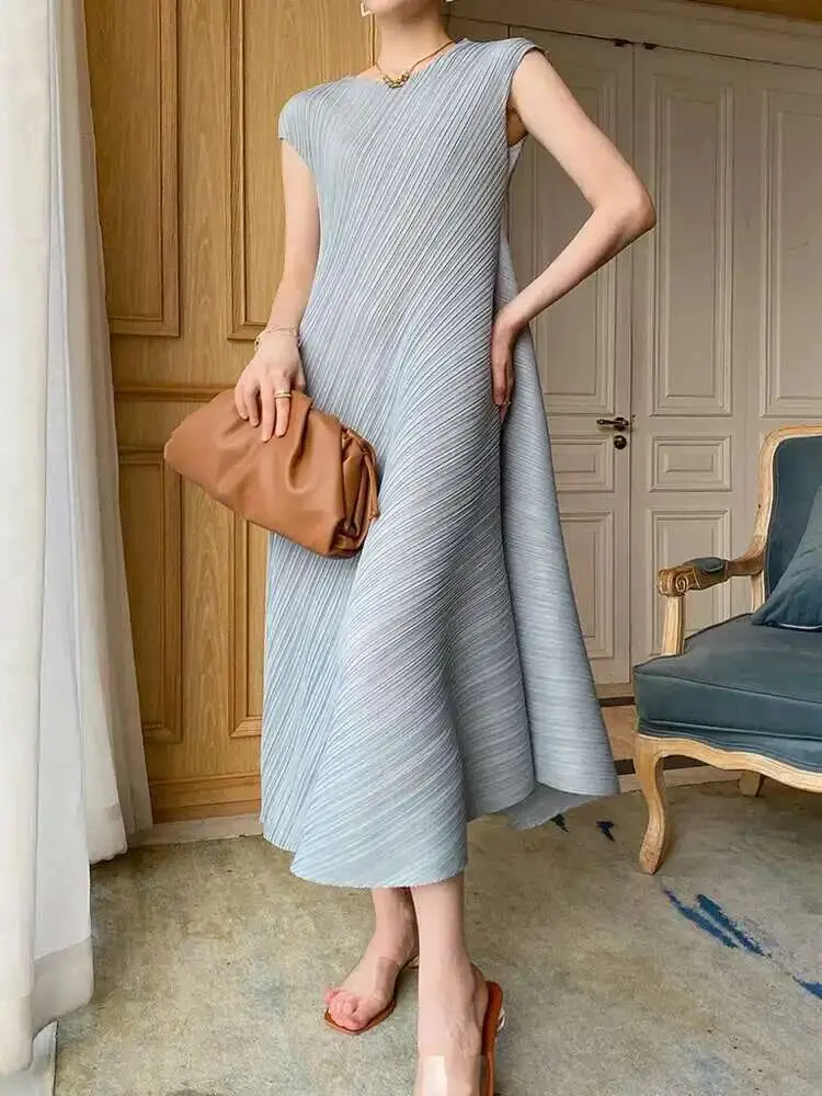LANMREM Irregular Pleated Dress Women Fashion Tide 2025 Summer New Solid Color Round Neck Short Sleeve Elegant Long Dress 2DE677