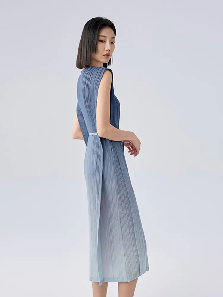 LANMREM Gradient Color Bandage Pleated Dress For Women 2025 New Round Collar Sleeveless Summer Dresses Chic Fashion 2DB2825