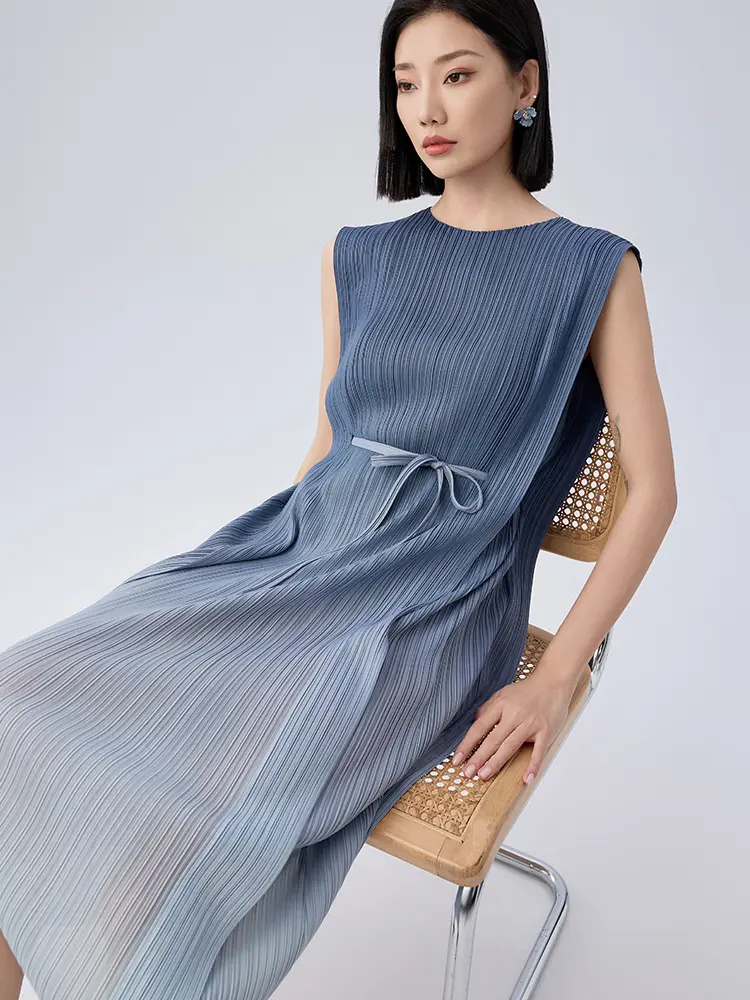LANMREM Gradient Color Bandage Pleated Dress For Women 2025 New Round Collar Sleeveless Summer Dresses Chic Fashion 2DB2825