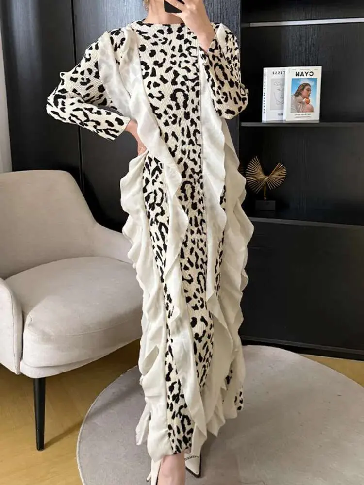 LANMREM Elegant Women's Pleated Dress New O-neck Long Sleeve Leopard Print Patchwork Long Dresses Fashion 2025 Spring 2DE161