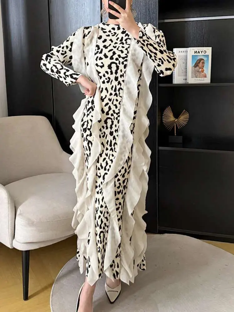 LANMREM Elegant Women's Pleated Dress New O-neck Long Sleeve Leopard Print Patchwork Long Dresses Fashion 2025 Spring 2DE161