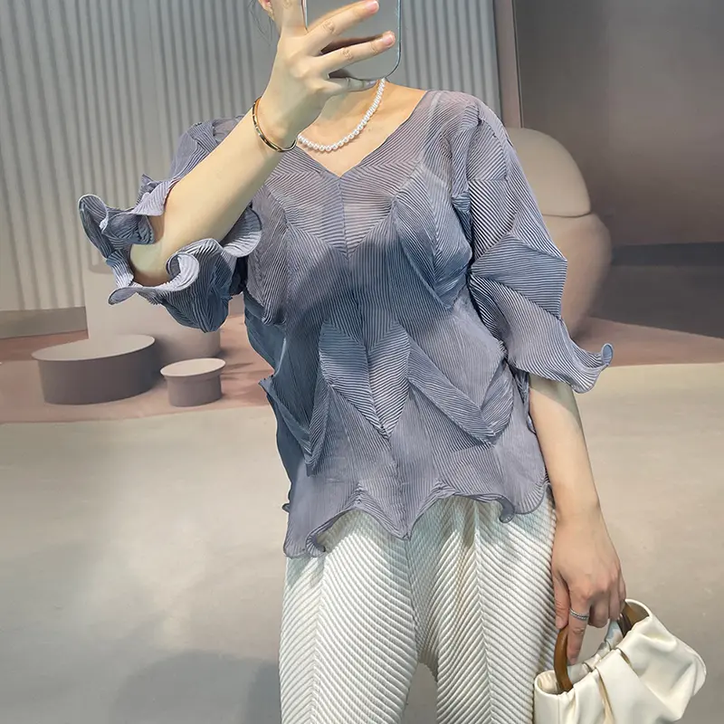 LANMREM Classic Fishbone Pattern Pleated Women's T-shirt 2025 Summer New Wave Lace Spliced Design Casual Elastic Tops 2DB3655