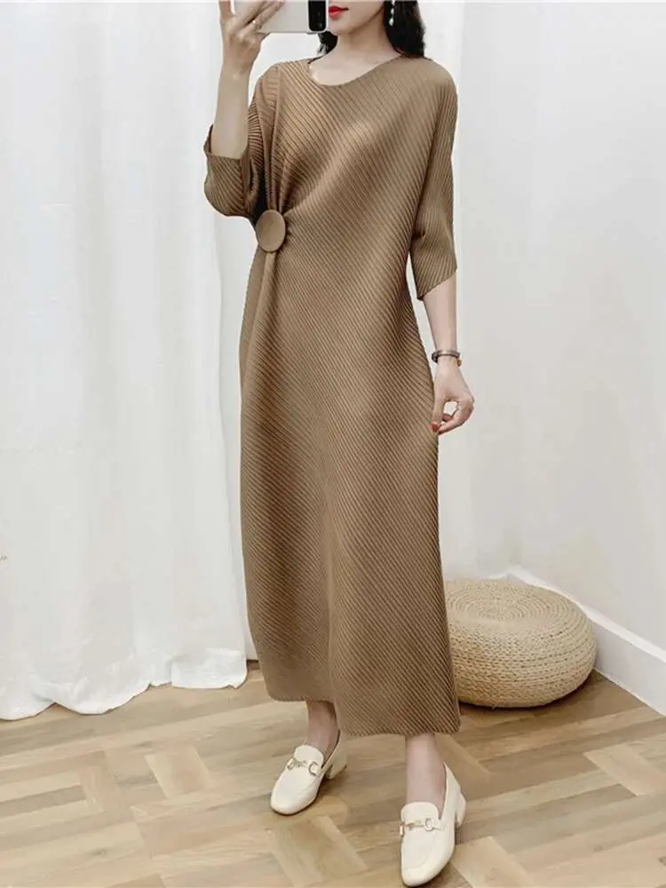 LANMREM Irregular Women Pleated Dress O-neck Three Quarter Oblique Stripe Dresses Causal Female Clothes 2025 Summer New 2YA287