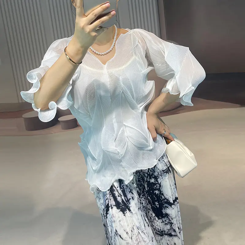 LANMREM Classic Fishbone Pattern Pleated Women's T-shirt 2025 Summer New Wave Lace Spliced Design Casual Elastic Tops 2DB3655