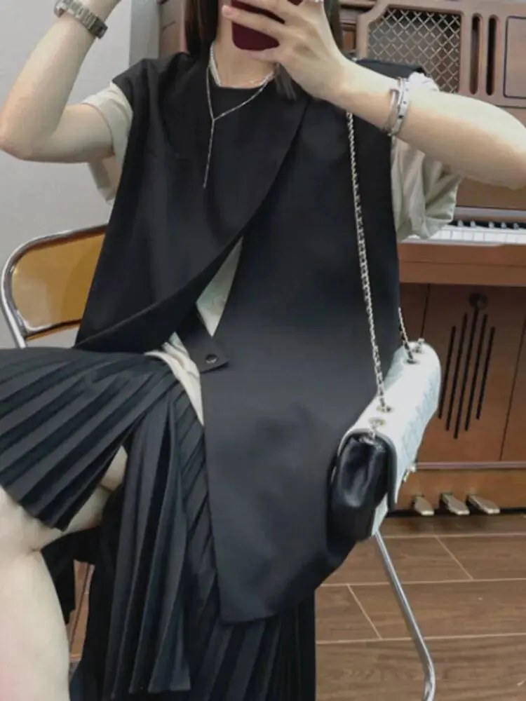 LANMREM Korean Vest Coat For Women Round Neck Sleeveless Designer Tide Irregular Solid Coats Female Clothing 2025 New 2YA3562