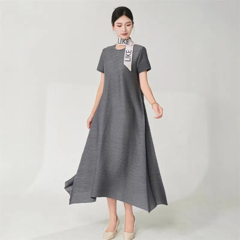 LANMREM Niche High-end Grey Women's Pleated Dress Loose Elegant Short Sleeve Round Collar Folded Design Famale Clothing 2DB4095