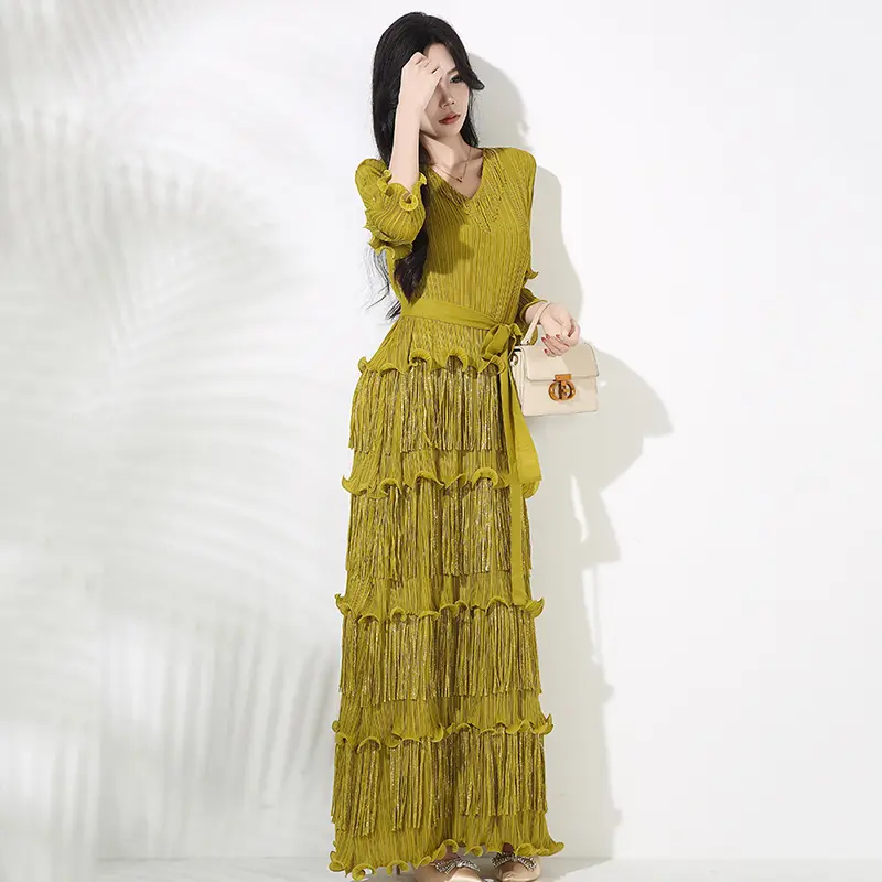 LANMREM Niche Design Pleated Dress Women's Chic New Elegant Elastic Slim V-Neck Gold Foil Printing Tassel Long Dresses 2DB4112