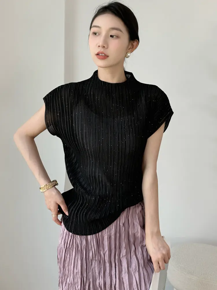 LANMREM 2025 Summer New Pleated Elast Slime Women's T-shirt Semitransparent Short Sleeve Stand Collar Chic Loose Top 2DB3486