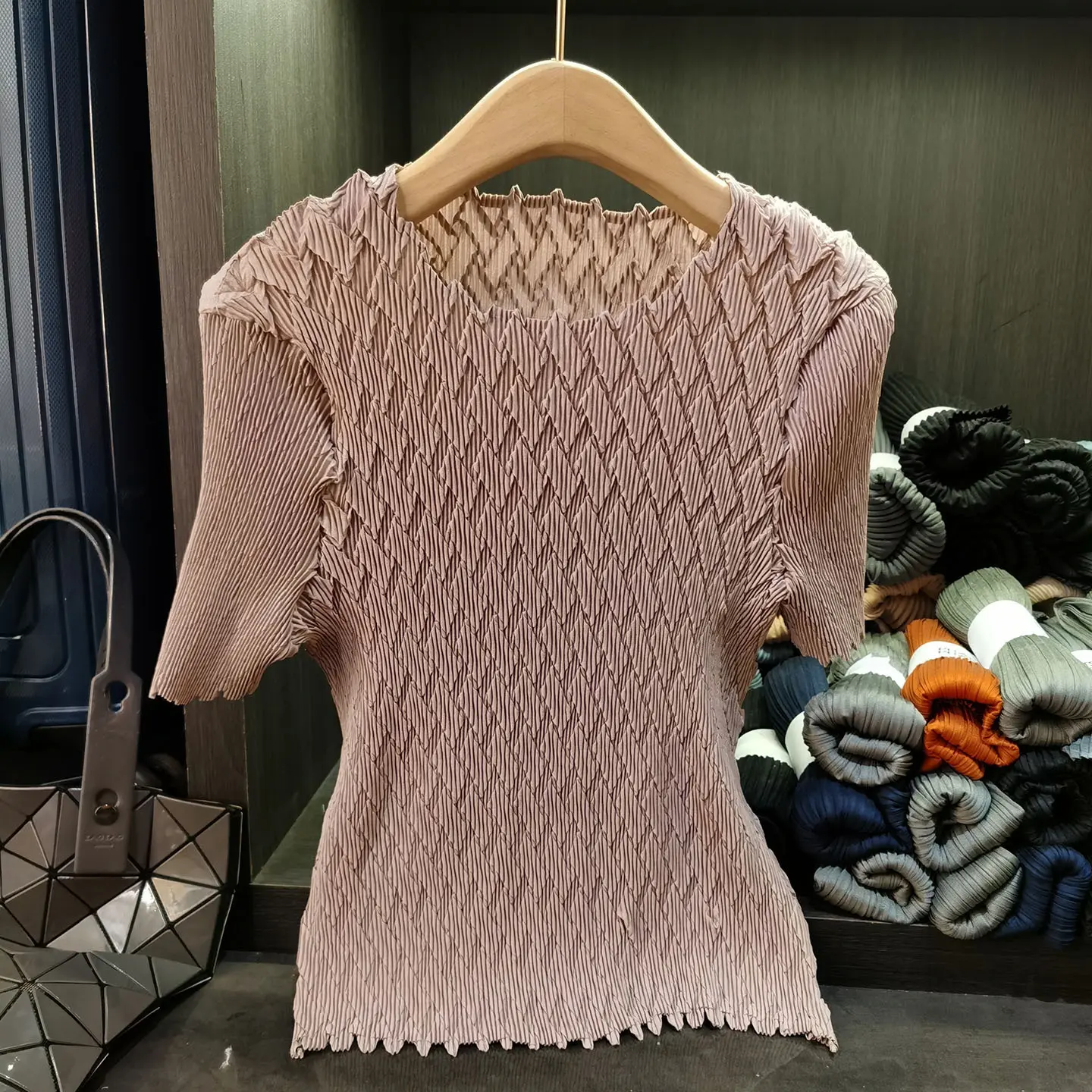 LANMREM Niche Trendy Wavy Pleated Top Loose Versatile Elastic Slimming Short Sleeved T-shirt Women's Summer New Tee 2DB3494