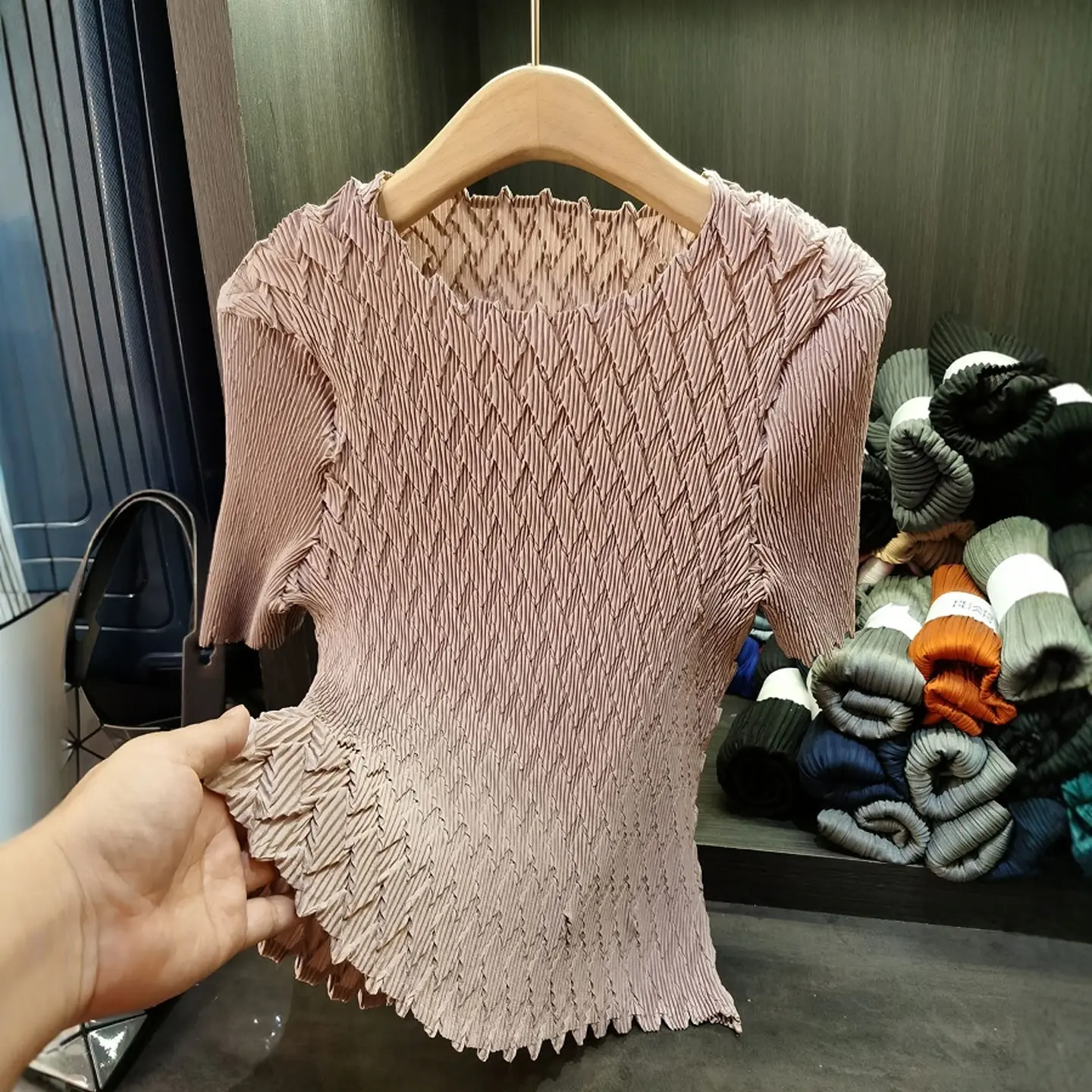 LANMREM Niche Trendy Wavy Pleated Top Loose Versatile Elastic Slimming Short Sleeved T-shirt Women's Summer New Tee 2DB3494