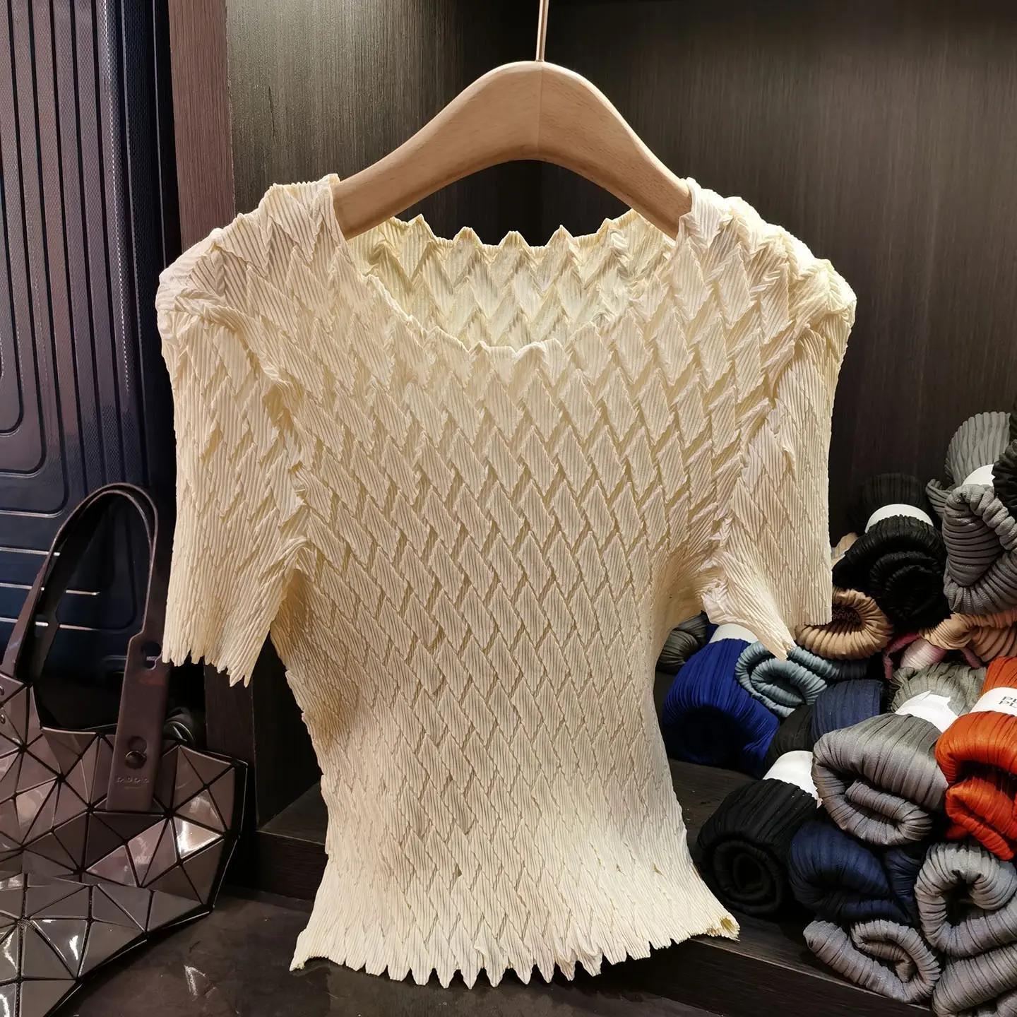 LANMREM Niche Trendy Wavy Pleated Top Loose Versatile Elastic Slimming Short Sleeved T-shirt Women's Summer New Tee 2DB3494