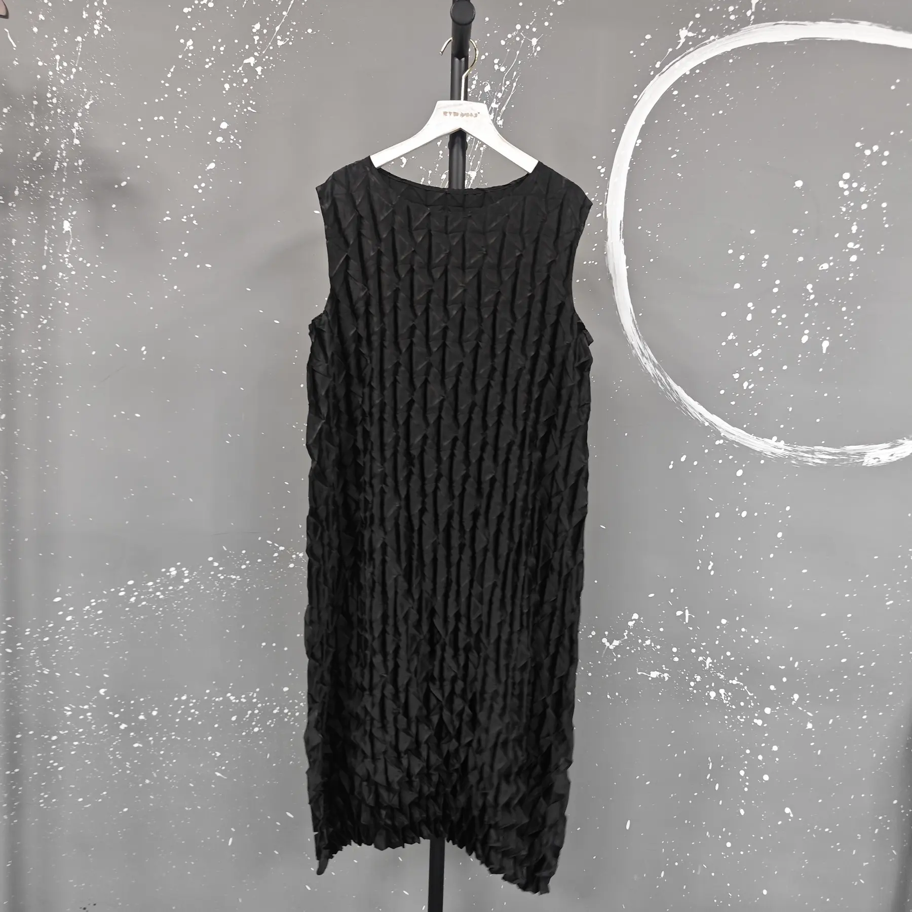 LANMREM Niche Grey Irregular Asymmetrical Pleated Sleeveless Glossy Pleated Women's Dress Chic Elastic Loose Tank Dresses DB3688