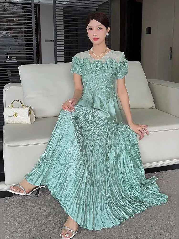 LANMREM Chic Embossed Splicing Set Women's Sweet Three Dimensional Flower Summer 2025 New Top Half Skirt Two Piece Set 2DB2511