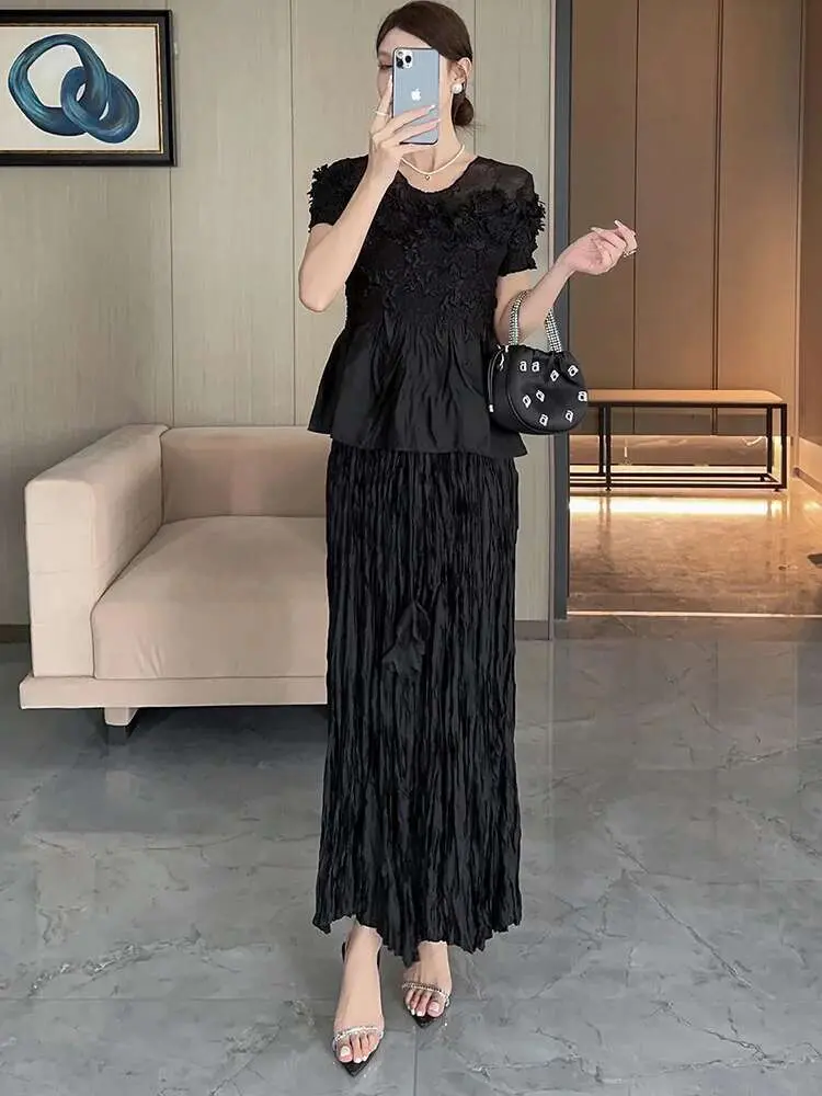 LANMREM Chic Embossed Splicing Set Women's Sweet Three Dimensional Flower Summer 2025 New Top Half Skirt Two Piece Set 2DB2511