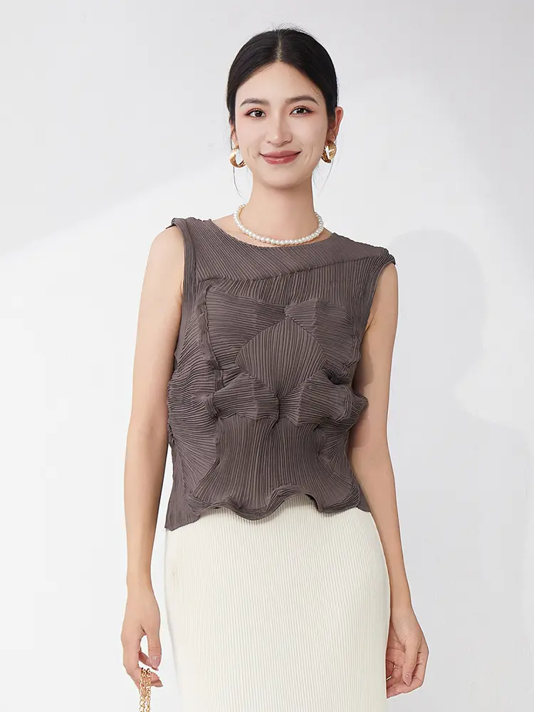 LANMREM Pleated Tank Top Women's Summer High-end Round Neck Sleeveless Vest Irregular Design Niche Temperament T-shirts 2DB3472