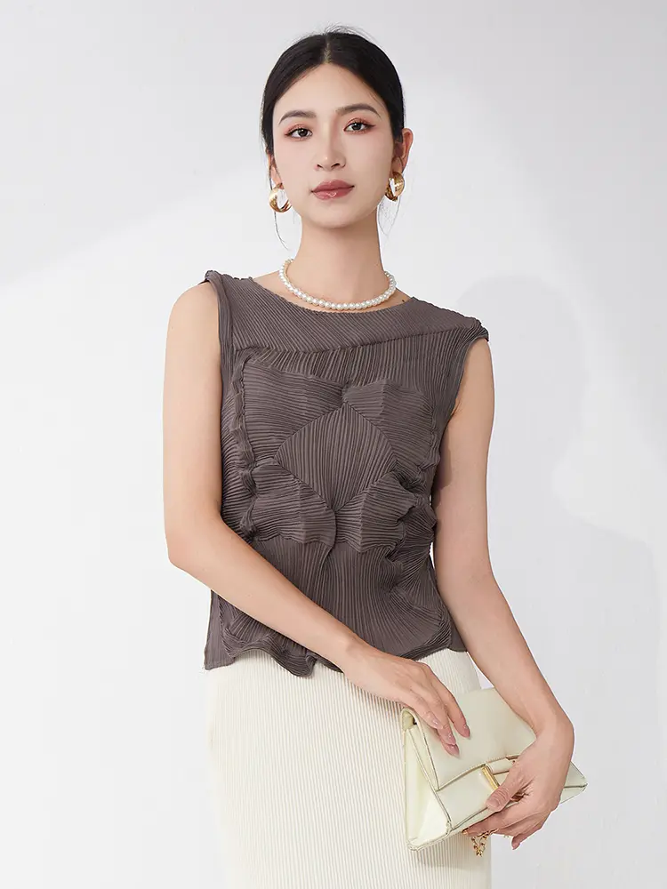 LANMREM Pleated Tank Top Women's Summer High-end Round Neck Sleeveless Vest Irregular Design Niche Temperament T-shirts 2DB3472